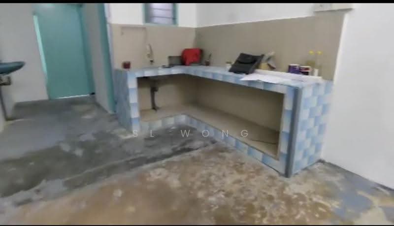 Rumah Teres 1-Tingkat untuk Dijual di Taman Bukit Kuchai (Bandar Kinrara) - SL Wong - Kitchen - PropertyGuru.com.my