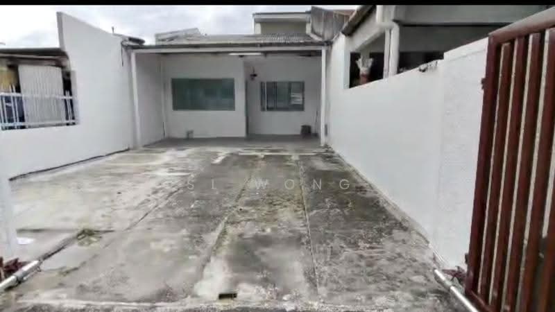 Rumah Teres 1-Tingkat untuk Dijual di Taman Bukit Kuchai (Bandar Kinrara) - SL Wong - Car Park - PropertyGuru.com.my