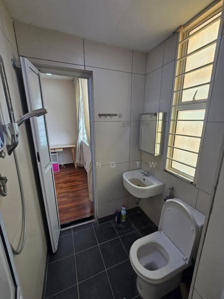 Rumah Teres 2-Tingkat untuk Disewa di Taman Bukit Maluri (Kepong) - Kiing TW - Bathroom - PropertyGuru.com.my