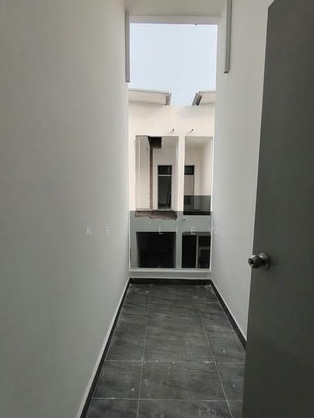 Rumah Kluster untuk Disewa di Taman Pulai Bestari (Skudai) - Ken Liew - Corridor - PropertyGuru.com.my