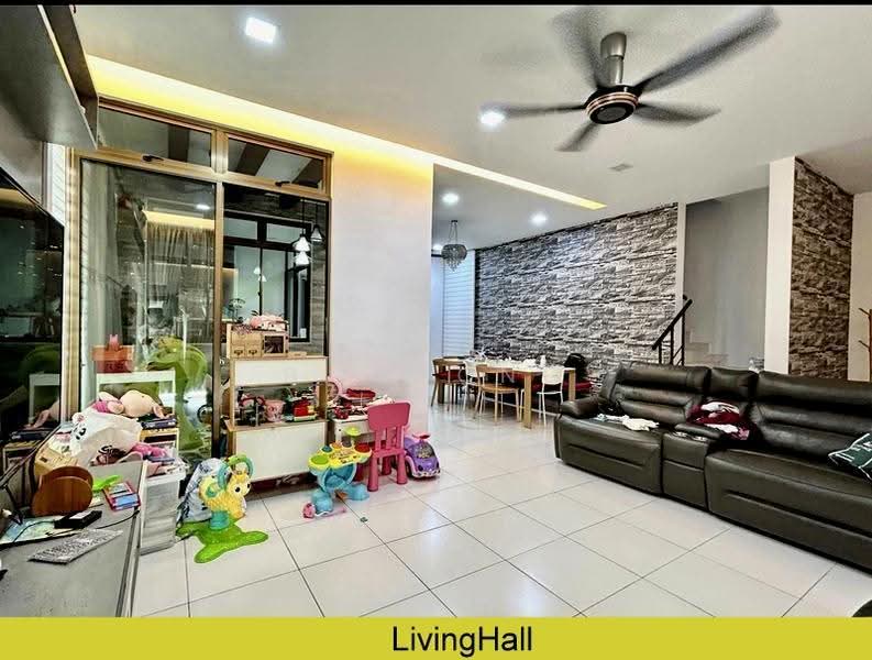 Rumah Kluster untuk Dijual di Setia Tropika (Johor Bahru) - Bill Ong - Living Room - PropertyGuru.com.my