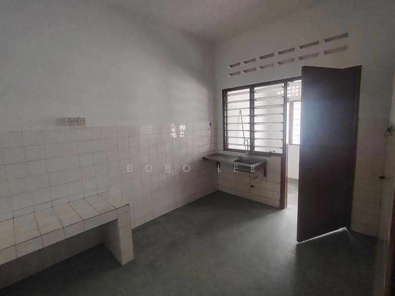 Rumah Teres 2-Tingkat untuk Dijual di Taman Overseas Union (Taman Oug) (Jalan Klang Lama (Old Klang Road)) - Bobo Lee - Kitchen - PropertyGuru.com.my