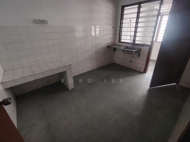 Rumah Teres 2-Tingkat untuk Dijual di Taman Overseas Union (Taman Oug) (Jalan Klang Lama (Old Klang Road)) - Bobo Lee - Kitchen - PropertyGuru.com.my