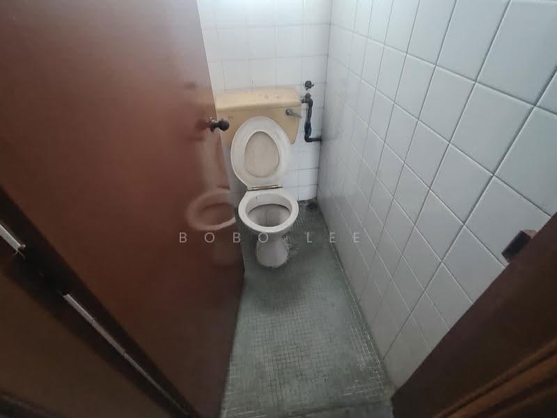 Rumah Teres 2-Tingkat untuk Dijual di Taman Overseas Union (Taman Oug) (Jalan Klang Lama (Old Klang Road)) - Bobo Lee - Bathroom - PropertyGuru.com.my