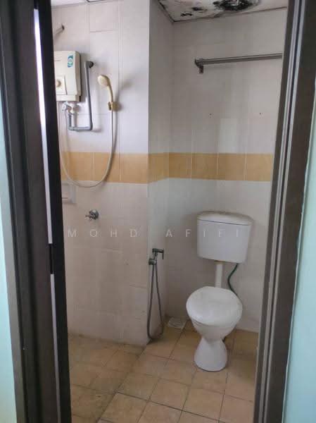 Apartment for Sale at Pangsapuri Indahria - Mohd Afifi - Bathroom - PropertyGuru.com.my