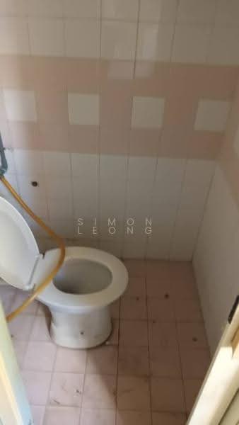 Pangsapuri untuk Disewa di Sri Anggerik 2 - Simon Leong - Bathroom - PropertyGuru.com.my
