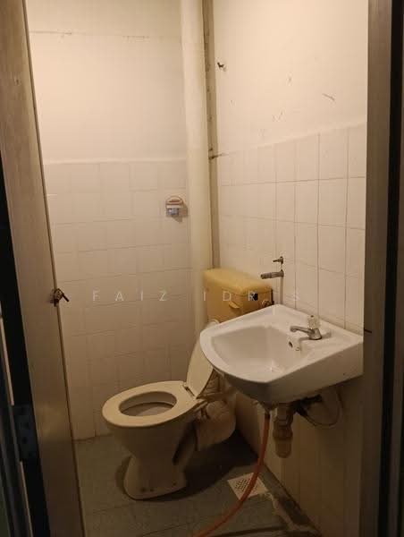 Rumah Flat untuk Dijual di Taman Seri Janggus - Faiz Idris - Bathroom - PropertyGuru.com.my