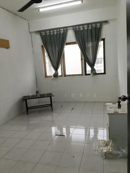 Rumah Flat untuk Dijual di Taman Seri Janggus - Faiz Idris - Living Room - PropertyGuru.com.my