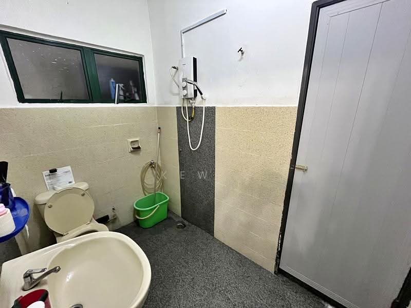 Rumah Teres 2-Tingkat untuk Dijual di Taman Bukit Cheras (Cheras) - Kew . - Bathroom - PropertyGuru.com.my