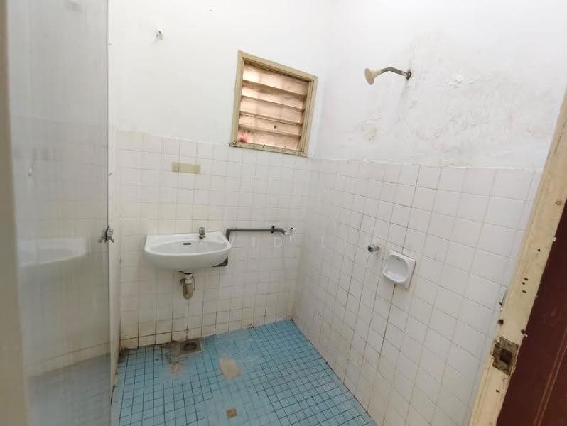 1-storey Terraced House for Sale in Bukit Sentosa (Rawang) - David Lim - Bathroom - PropertyGuru.com.my