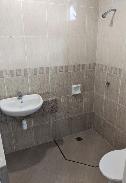 Rumah Teres 3-Tingkat untuk Disewa di Taman Chee Seng (Tanjung Bungah) - Pei Hong - Bathroom - PropertyGuru.com.my
