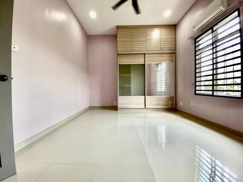 Bungalow House for Sale in Taman Bangi (Kajang) - Haiqal Kasmizan - Bedroom - PropertyGuru.com.my
