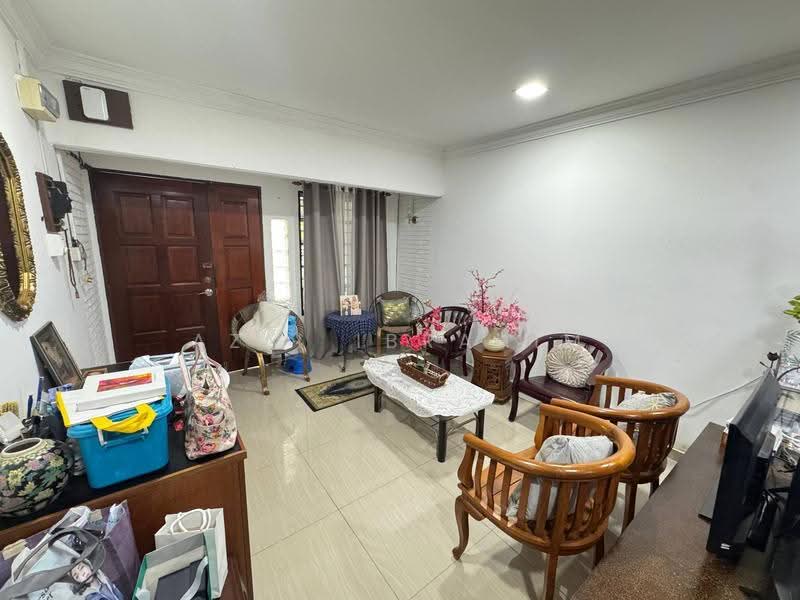 1-storey Terraced House for Sale in Kelana Jaya (Petaling Jaya) - Azli Ibrahim - Living Room - PropertyGuru.com.my