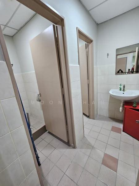Pejabat untuk Disewa di Mont Kiara (Kuala Lumpur) - Moon Chan - Bathroom - PropertyGuru.com.my