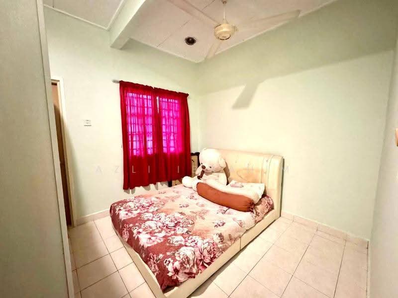 2-storey Terraced House for Sale in Seksyen 3 (Bangi) - Azli Ibrahim - Bedroom - PropertyGuru.com.my