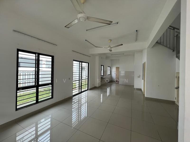 3-storey Terraced House for Rent in Shah Alam (Selangor) - Ivan Soon - Living Room - PropertyGuru.com.my