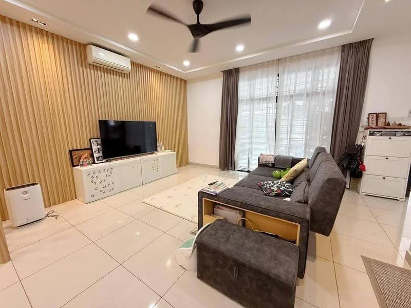 2-storey Terraced House for Sale in Bandar Cemerlang (Ulu Tiram) - SY Ngo - Living Room - PropertyGuru.com.my