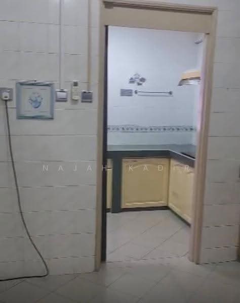 Rumah Berkembar untuk Dijual di Seksyen 9 (Shah Alam) - Najah Kadir - Kitchen - PropertyGuru.com.my