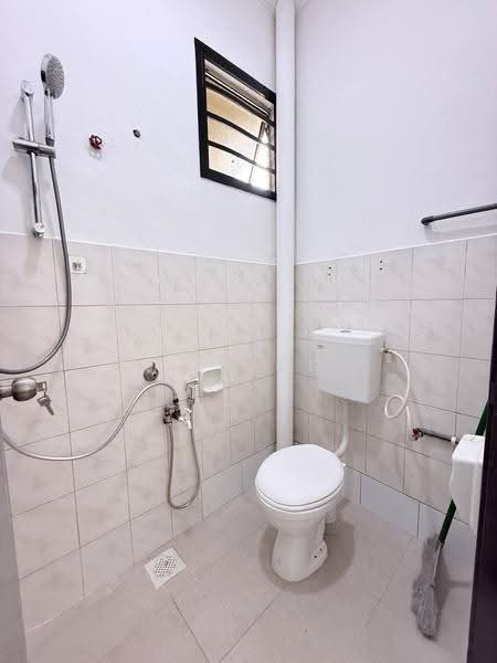 Pangsapuri untuk Dijual di Bandar Selesa Jaya - SY Ngo - Bathroom - PropertyGuru.com.my