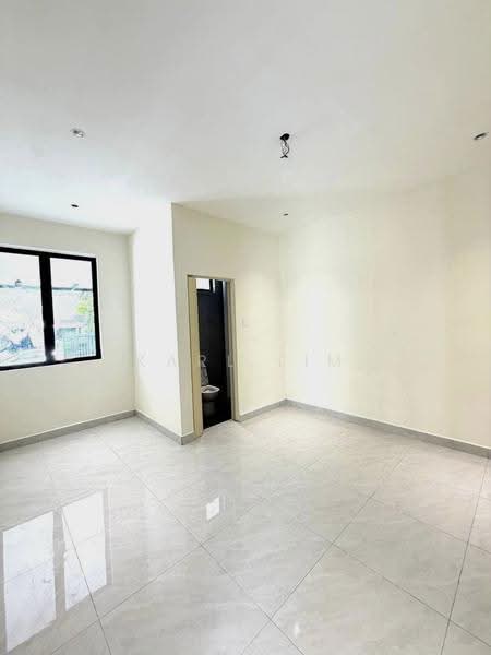 Semi-Detached House for Sale in Taman Megah Ria (Masai) - Karl Lim - Bathroom - PropertyGuru.com.my