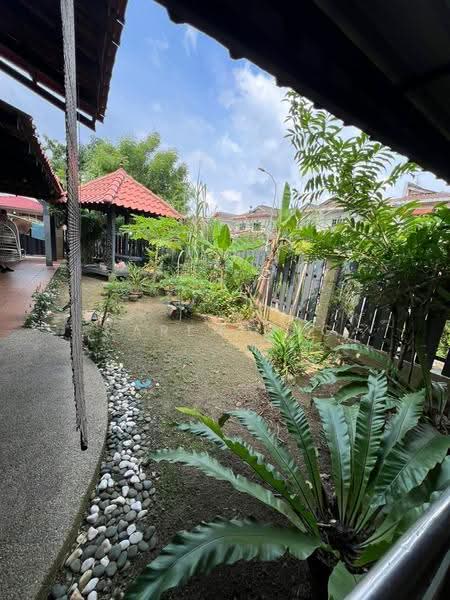 Rumah Teres 2-Tingkat untuk Dijual di Taman Bunga Negara (Shah Alam) - Karen Ong - Garden - PropertyGuru.com.my