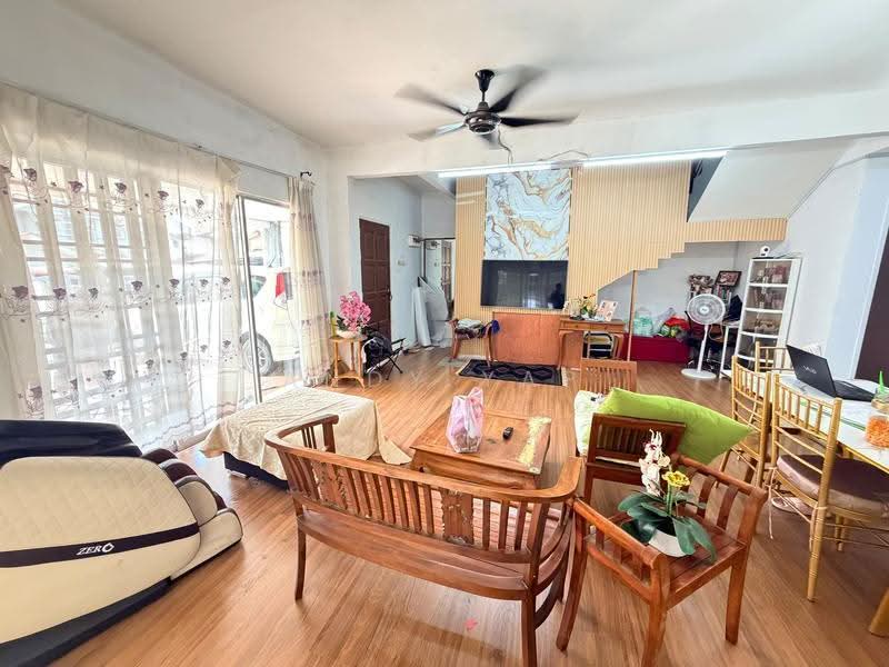 Rumah Teres 2-Tingkat untuk Dijual di Kota Emerald (Rawang) - Andy Yap - Living Room - PropertyGuru.com.my