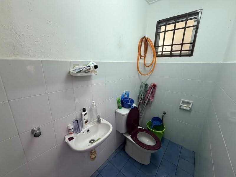 Rumah Teres 2-Tingkat untuk Dijual di Kota Emerald (Rawang) - Andy Yap - Bathroom - PropertyGuru.com.my