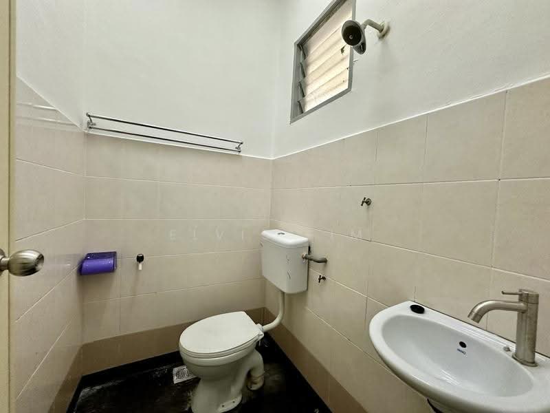 Rumah Flat untuk Disewa di Taman Seri Setanggi - Elvis Sim - Bathroom - PropertyGuru.com.my