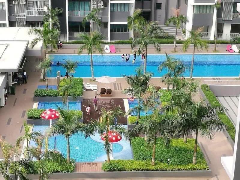 Kediaman Servis untuk Dijual di Almyra Residences - Vancs Chai - Pool - PropertyGuru.com.my