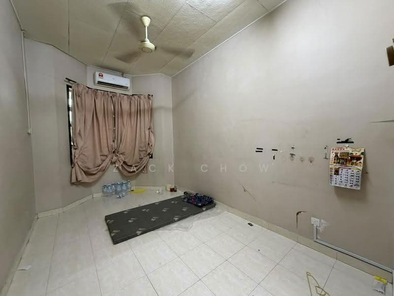 1-storey Terraced House for Sale in Taman Kempas Indah (Tebrau) - Zack Chow - Bedroom - PropertyGuru.com.my