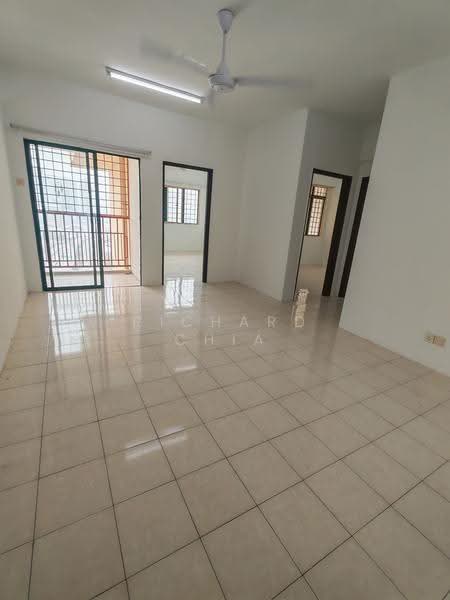 Pangsapuri untuk Disewa di Pangsapuri Permai Puteri - Richard Chia - Living Room - PropertyGuru.com.my