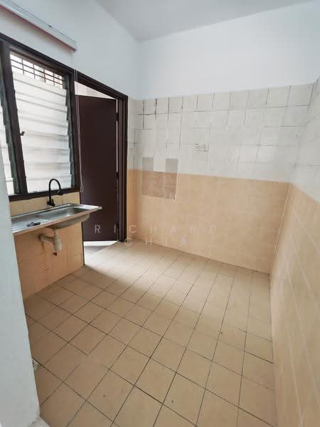 Pangsapuri untuk Disewa di Pangsapuri Permai Puteri - Richard Chia - Kitchen - PropertyGuru.com.my