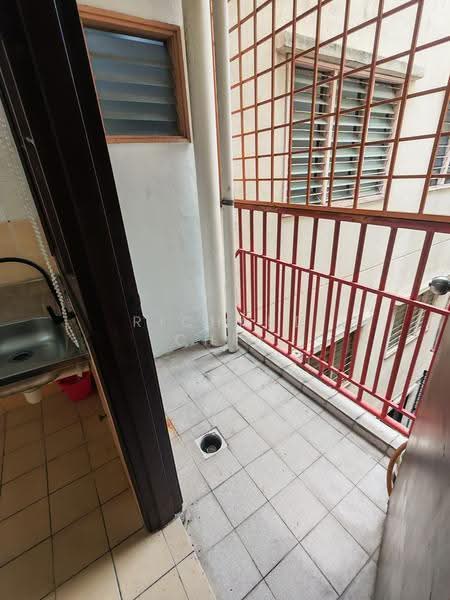 Pangsapuri untuk Disewa di Pangsapuri Permai Puteri - Richard Chia - Balcony - PropertyGuru.com.my