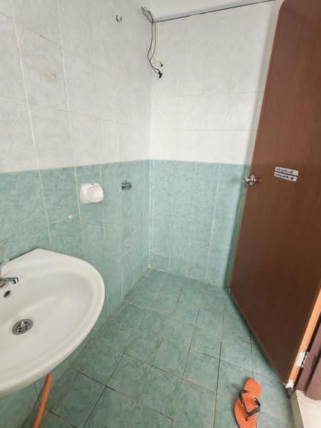 Pangsapuri untuk Disewa di Pangsapuri Permai Puteri - Richard Chia - Bathroom - PropertyGuru.com.my