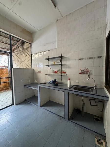 Rumah Teres 1-Tingkat untuk Disewa di Taman Johor Jaya (Johor Bahru) - Shawn Chan - Kitchen - PropertyGuru.com.my