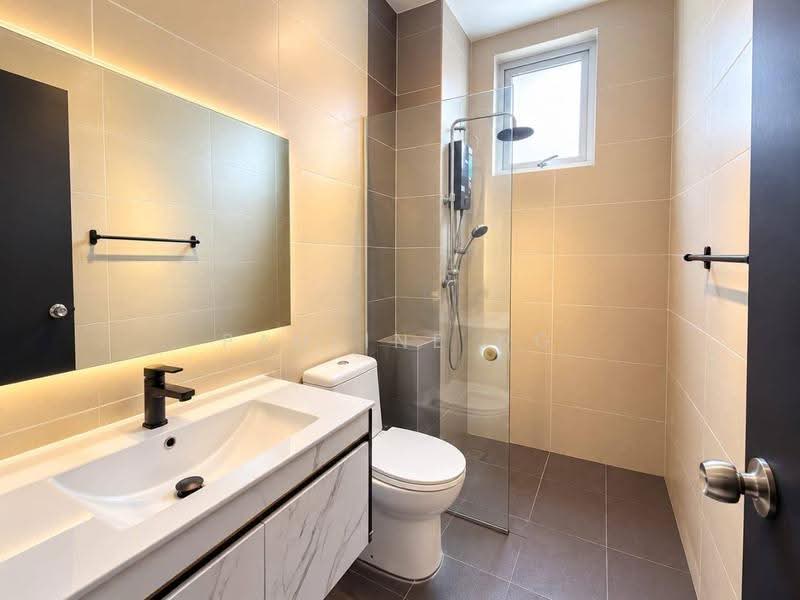 Kediaman Servis untuk Dijual di Centra Residences - Pauline Ng - Bathroom - PropertyGuru.com.my