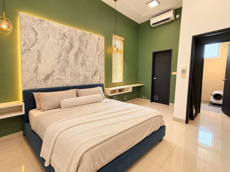Kediaman Servis untuk Dijual di Centra Residences - Pauline Ng - Bedroom - PropertyGuru.com.my