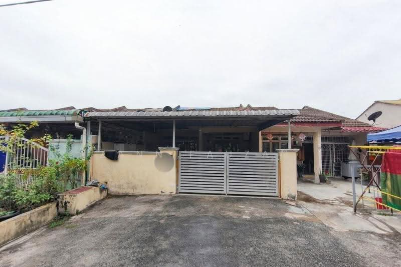1-storey Terraced House for Sale in Bandar Bukit Beruntung (Bukit Beruntung) - Zann Fauzan - Exterior - PropertyGuru.com.my
