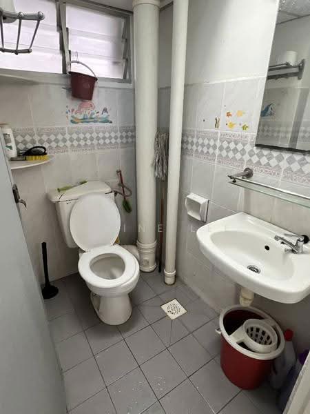 Pangsapuri untuk Dijual di Taman Kristal - Elaine Lee - Bathroom - PropertyGuru.com.my
