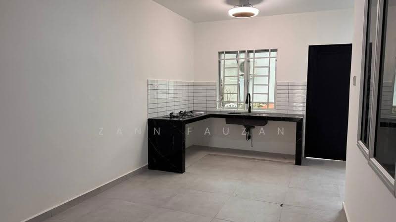 Rumah Teres 2-Tingkat untuk Dijual di Bukit Sentosa (Rawang) - Zann Fauzan - Kitchen - PropertyGuru.com.my