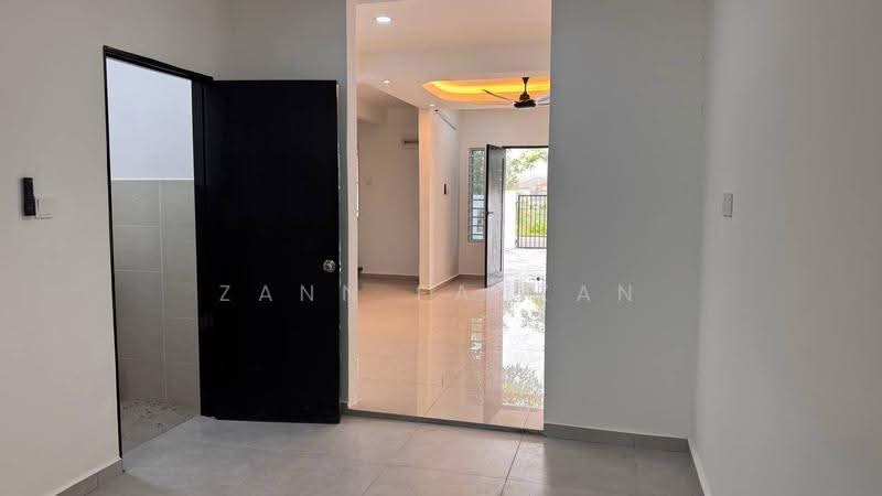 Rumah Teres 2-Tingkat untuk Dijual di Bukit Sentosa (Rawang) - Zann Fauzan - Entrance - PropertyGuru.com.my