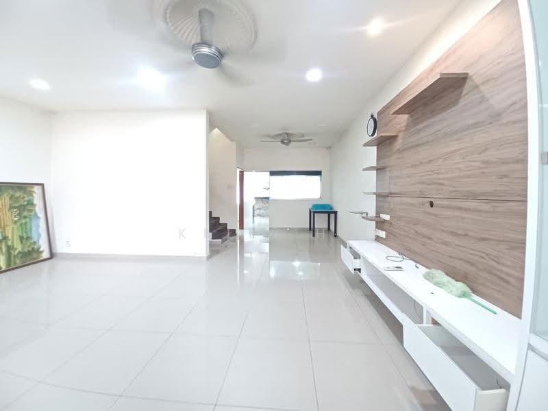 Rumah Teres untuk Dijual di Bandar Puteri Klang (Klang) - Kelly Hu - Living Room - PropertyGuru.com.my