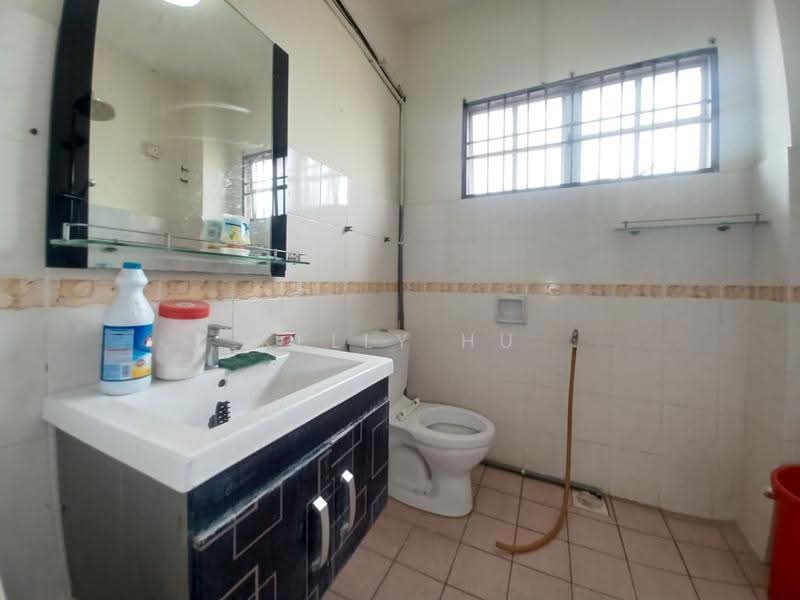 Rumah Teres untuk Dijual di Bandar Puteri Klang (Klang) - Kelly Hu - Bathroom - PropertyGuru.com.my