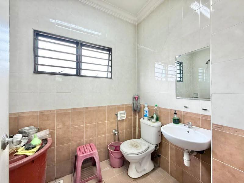 2.5-storey Terraced House for Sale in Sepang (Selangor) - Mahirah . - Bathroom - PropertyGuru.com.my