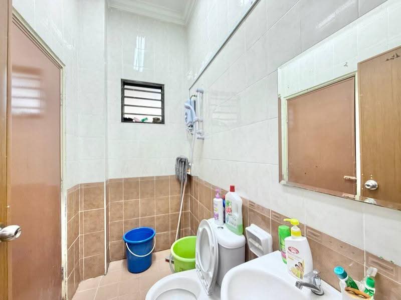 2.5-storey Terraced House for Sale in Sepang (Selangor) - Mahirah . - Bathroom - PropertyGuru.com.my
