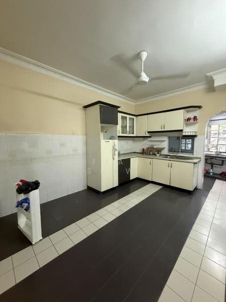 2.5-storey Terraced House for Sale in Seksyen 5 (Petaling Jaya) - Tiffany Siow - Kitchen - PropertyGuru.com.my