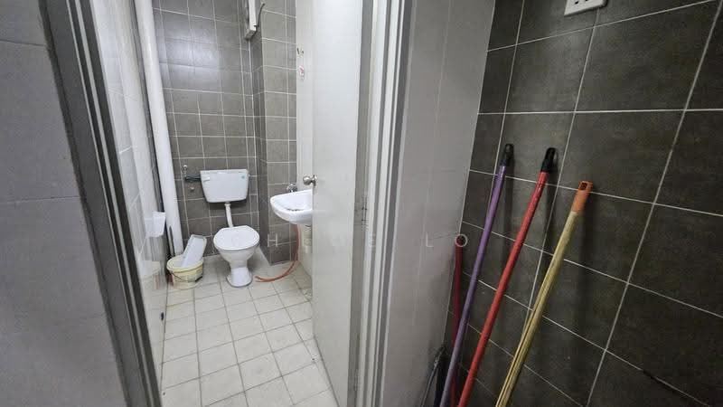 Shop for Rent in Bandar Putra Permai (Seri Kembangan) - Chloe Lo - Bathroom - PropertyGuru.com.my