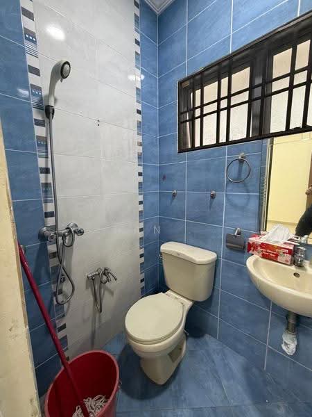 3-storey Terraced House for Sale in Taman Overseas Union (Taman Oug) (Jalan Klang Lama (Old Klang Road)) - Han . - Bathroom - PropertyGuru.com.my