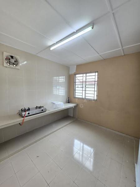1-storey Terraced House for Sale in Taman Pelangi Indah (Ulu Tiram) - Crystal Kong - Kitchen - PropertyGuru.com.my