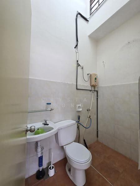 1-storey Terraced House for Sale in Taman Pelangi Indah (Ulu Tiram) - Crystal Kong - Bathroom - PropertyGuru.com.my